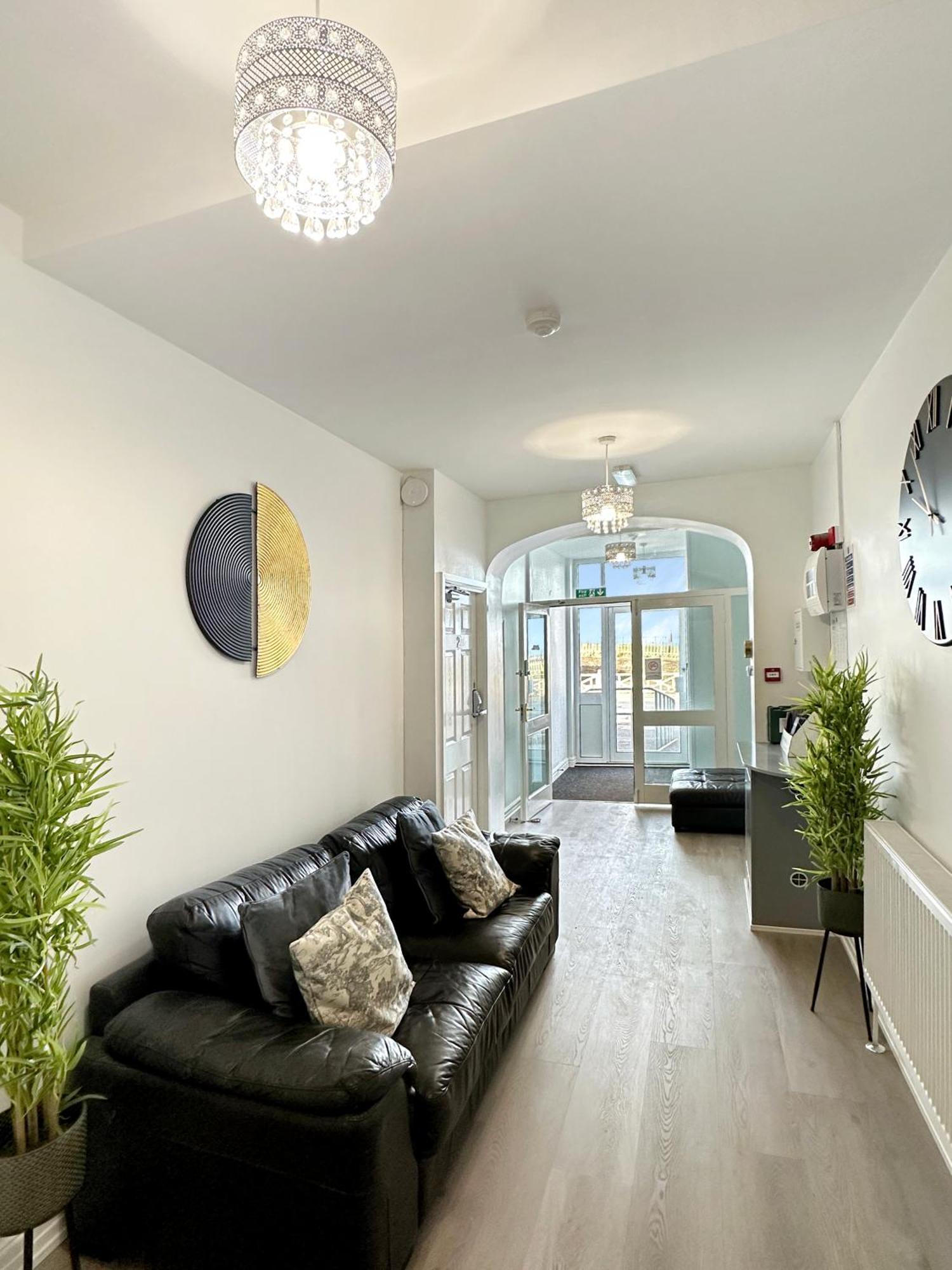 Granada Apartments Queen'S Promenade Blackpool Extérieur photo