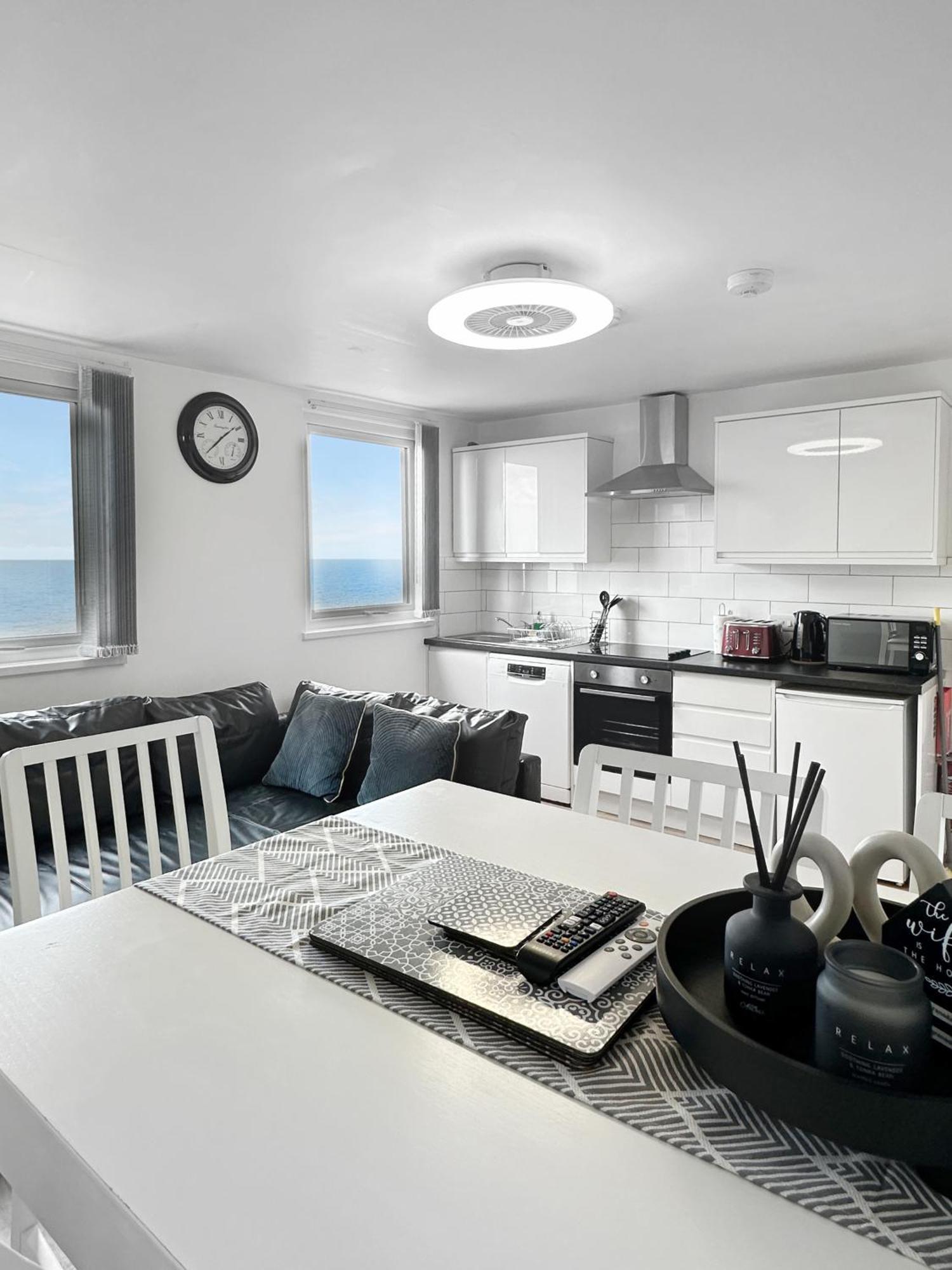Granada Apartments Queen'S Promenade Blackpool Extérieur photo