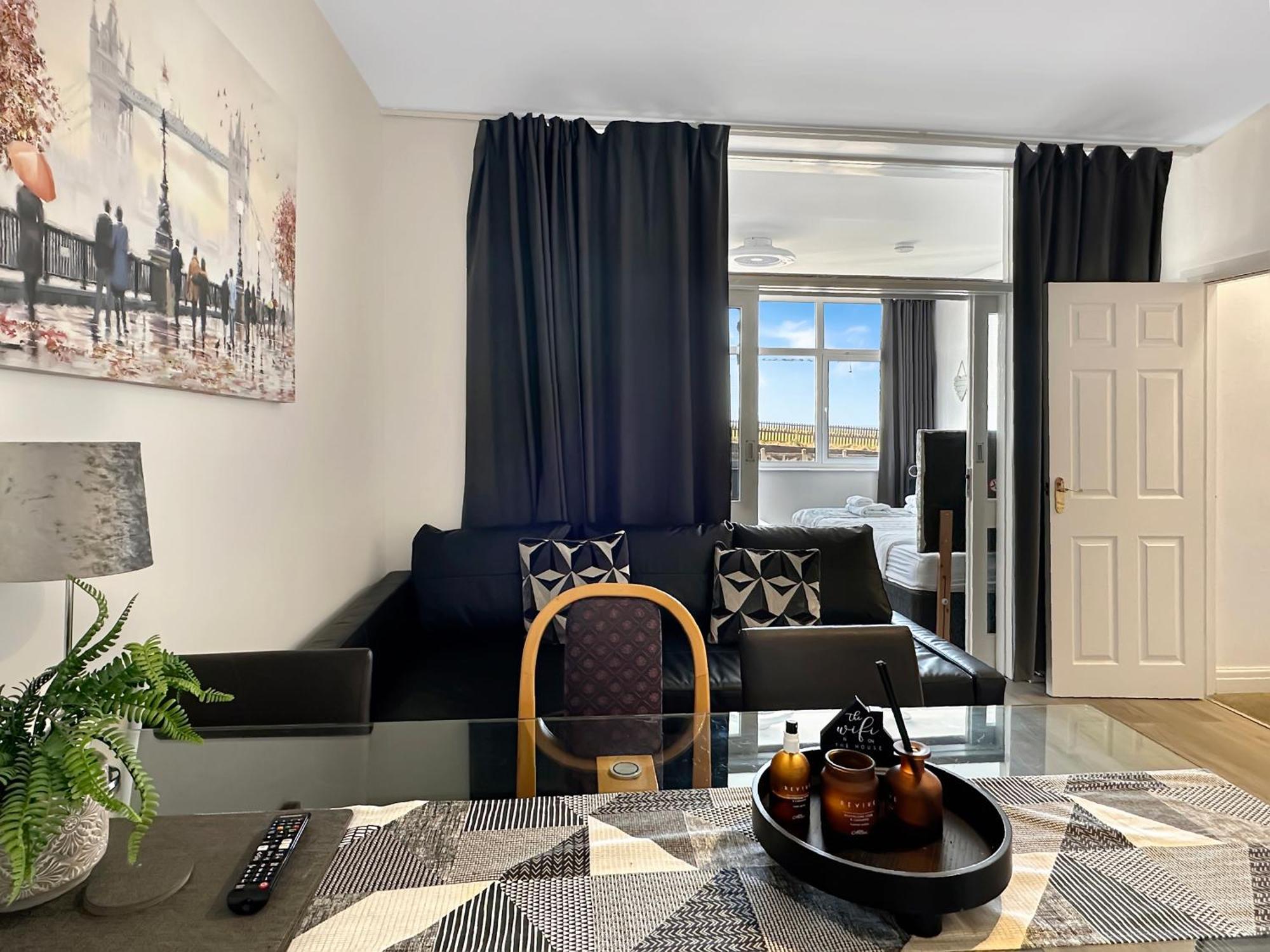 Granada Apartments Queen'S Promenade Blackpool Extérieur photo