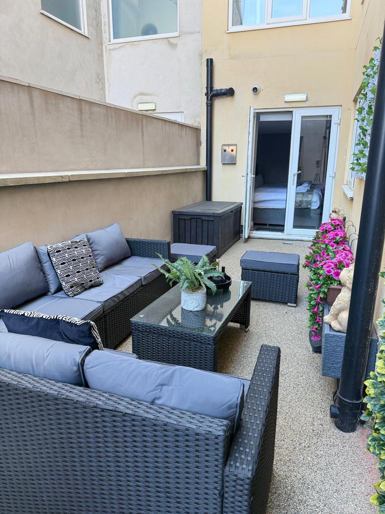 Granada Apartments Queen'S Promenade Blackpool Extérieur photo